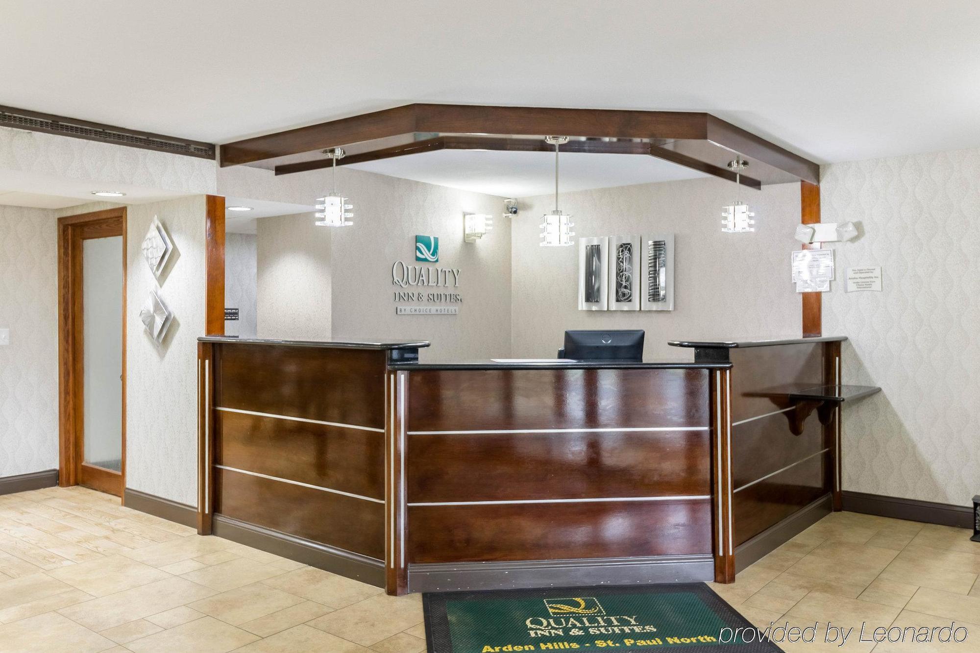 Quality Inn & Suites Arden Hills - Saint Paul North Buitenkant foto