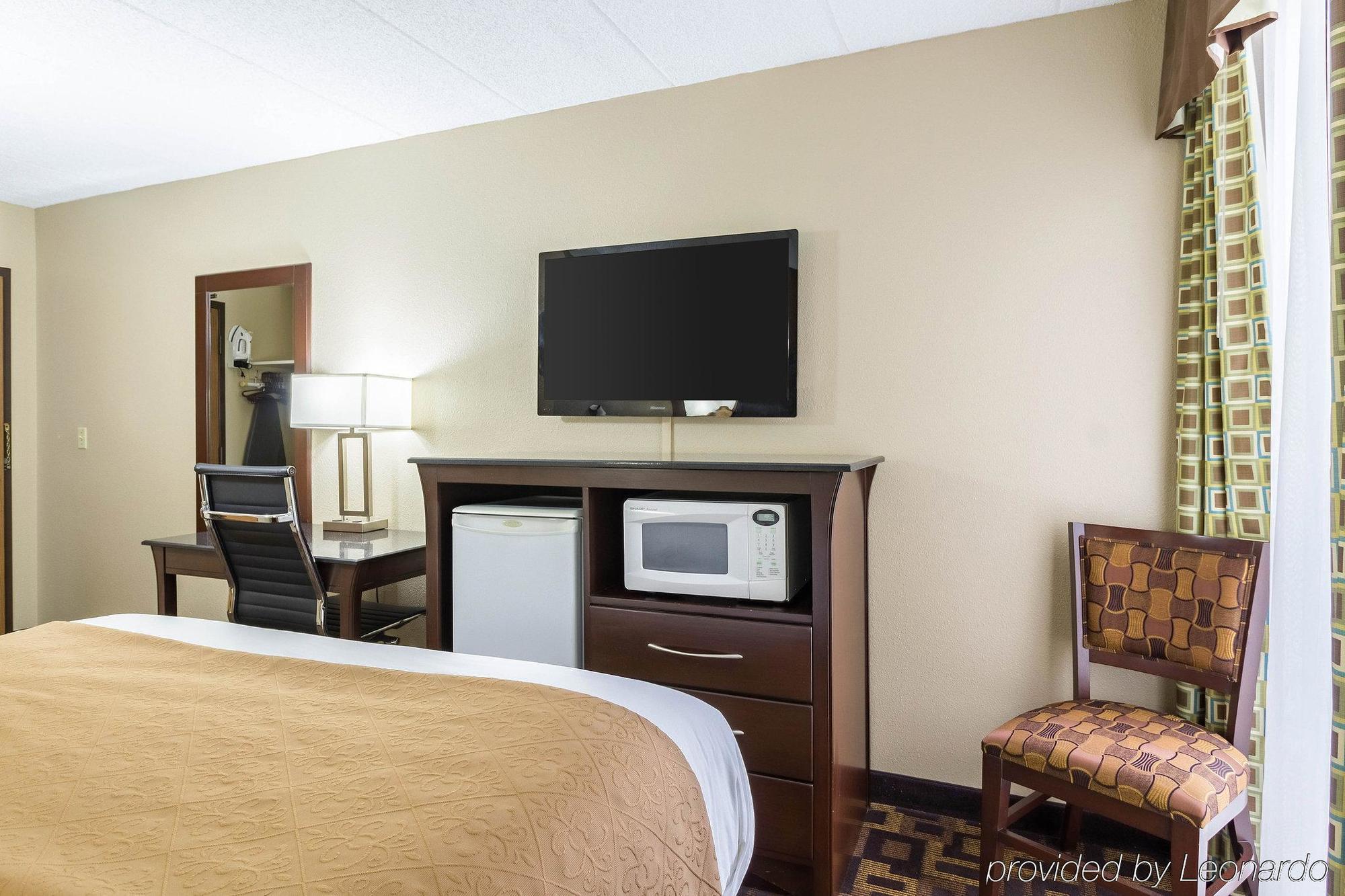Quality Inn & Suites Arden Hills - Saint Paul North Buitenkant foto
