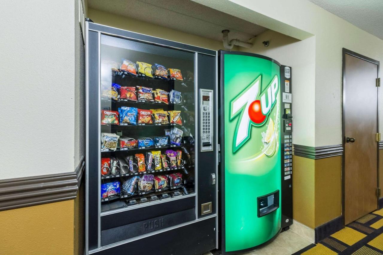 Quality Inn & Suites Arden Hills - Saint Paul North Buitenkant foto