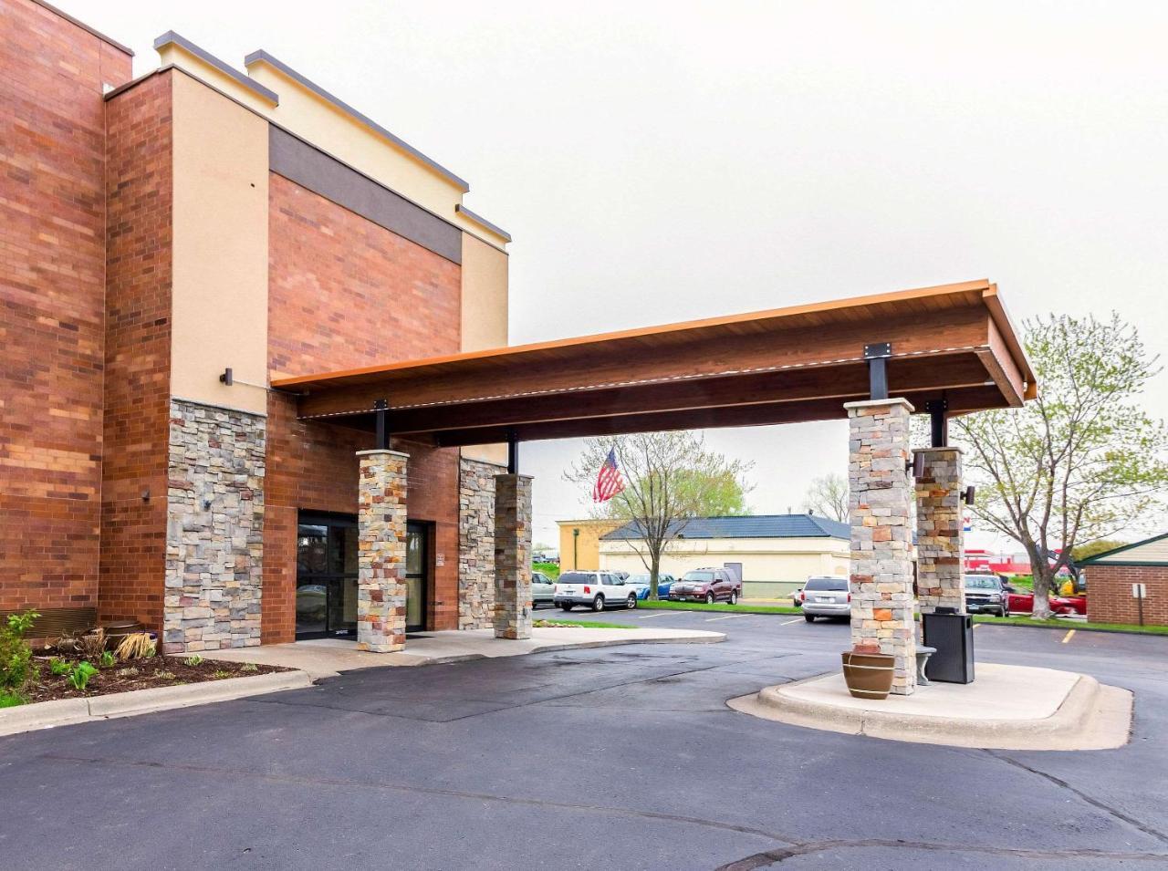 Quality Inn & Suites Arden Hills - Saint Paul North Buitenkant foto